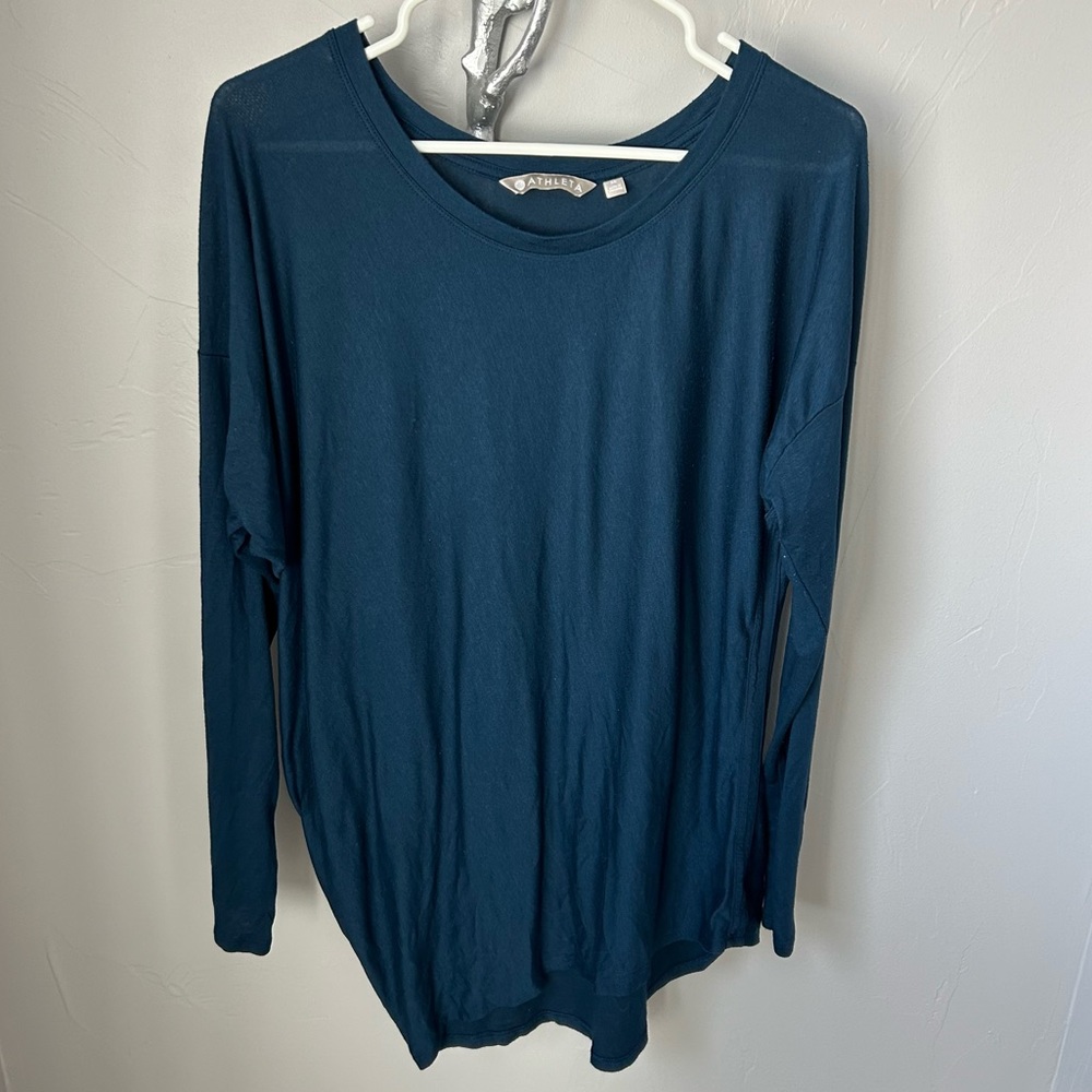 Athleta teal long sleeve loose fitting shirt size medium good condition
